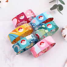 Lade das Bild in den Galerie-Viewer, Modische Pokemon Stoff Armbänder in vielen Motiven