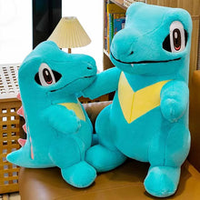 Lade das Bild in den Galerie-Viewer, XXL Totodile Karnimani Plüsch Pokemon (ca. 30cm oder 45cm)