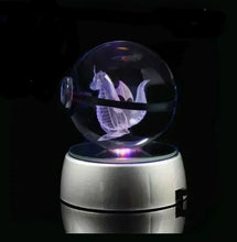 Lade das Bild in den Galerie-Viewer, Kristall Pokeball mit 3D Effekt Realxo Mewtu Pikachu uvm. kaufen