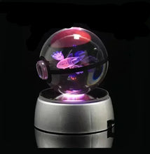 Lade das Bild in den Galerie-Viewer, Kristall Pokeball mit 3D Effekt Realxo Mewtu Pikachu uvm. kaufen
