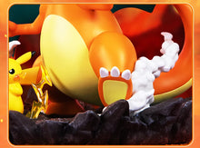 Lade das Bild in den Galerie-Viewer, Glurak Charizard mit Pikachu Figur Statue