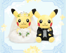 Lade das Bild in den Galerie-Viewer, Pikachu als Hochzeitspaar Pikachu Hochzeit Plüsch Figuren