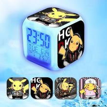 Lade das Bild in den Galerie-Viewer, Niedlicher LED Wecker mit Pikachu Motiven