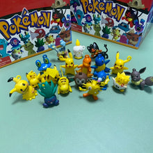 Lade das Bild in den Galerie-Viewer, 24 Stk. Pokemon Pikachu Blind Tüten in Geschenk-Box mit je 1x Figur und 3x Karten
