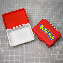 Lade das Bild in den Galerie-Viewer, Stabile Pokémon Karten Aufbewahrungsbox für große und kleine Trainer