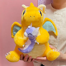 Lade das Bild in den Galerie-Viewer, Liebliches Pokemon Dragoran Dragonite mit Dratini Plüsch (ca. 27cm)