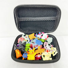 Lade das Bild in den Galerie-Viewer, Pokémon Schutztasche für Sammelkarten + 24 Figuren – Das perfekte Set für Sammler
