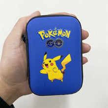 Lade das Bild in den Galerie-Viewer, Pokémon Schutztasche für Sammelkarten + 24 Figuren – Das perfekte Set für Sammler