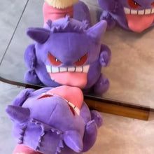 Lade das Bild in den Galerie-Viewer, Flauschige Gengar Hausschuhe mit Zunge – Pokémon Slipper inkl. Innensocken