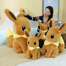Lade das Bild in den Galerie-Viewer, Sitzendes XXL Evoli Eevee Plüsch Pokemon (40,50, 70 oder 90cm)