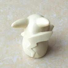 Lade das Bild in den Galerie-Viewer, Pokemon Pikachu 3D Silikon Form für Kuchen oder Torten Deko
