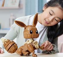 Lade das Bild in den Galerie-Viewer, Pokémon Jumbo Evoli (30cm), Bauset mit beweglicher Figur Spielzeug