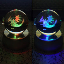 Lade das Bild in den Galerie-Viewer, Charizard Glurak Crystal Pokemon Go Ball mit 3D Effekt kaufen