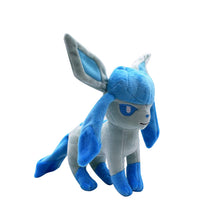 Lade das Bild in den Galerie-Viewer, Glaziola / Glaceon Plüsch Pokemon (ca. 17cm) kaufen