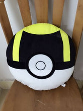 Lade das Bild in den Galerie-Viewer, Großes Plüsch Pokéball Kissen ca. 40x40cm kaufen