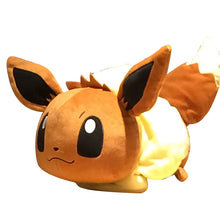 Lade das Bild in den Galerie-Viewer, Liegendes Evoli Eevee Pokemon XXL Stofftier (ca. 50cm) kaufen