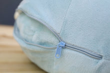 Lade das Bild in den Galerie-Viewer, Niedliches Hippo oder Elefanten Kuscheltier Baby mit Decke kaufen