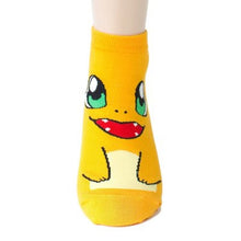 Lade das Bild in den Galerie-Viewer, Süße Pokemon Socken (Pikachu, Charmander, Enton oderSchiggy) kaufen