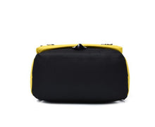 Lade das Bild in den Galerie-Viewer, Großer Pokemon Schulrucksack mit USB Ladebuchse im Pikachu Look kaufen