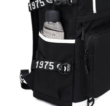 Lade das Bild in den Galerie-Viewer, Pokemon Rucksack mit USB - ideal für Laptops kaufen
