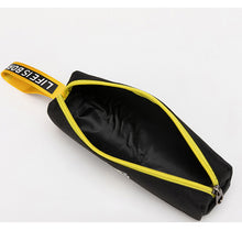 Lade das Bild in den Galerie-Viewer, Pokemon Pikachu Canvas Federmappe / Federtasche kaufen