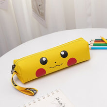 Lade das Bild in den Galerie-Viewer, Pokemon Pikachu Canvas Federmappe / Federtasche kaufen