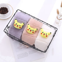 Lade das Bild in den Galerie-Viewer, Weicher Schal für Kinder mit Pikachu Motiv kaufen