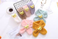 Lade das Bild in den Galerie-Viewer, Weicher Schal für Kinder mit Pikachu Motiv kaufen