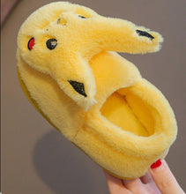 Lade das Bild in den Galerie-Viewer, Pokemon Pikachu Plüschige Kinder Hausschuhe kaufen