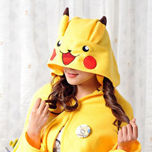 Lade das Bild in den Galerie-Viewer, Pokemon Pikachu Cosplay Umhang mit integrierter Mütze kaufen