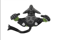 Lade das Bild in den Galerie-Viewer, Zarude Pokemon Figur kaufen