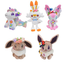Lade das Bild in den Galerie-Viewer, Pokemon Kuscheltiere in der Blumen Edition: Evoli, Galarian Gallopa, Iksbat etc. kaufen
