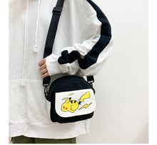 Lade das Bild in den Galerie-Viewer, Pikachu Umhängetasche in verschiedenen Farben kaufen