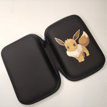 Lade das Bild in den Galerie-Viewer, Schutz- und Sammel Tasche für Pokemon Karten (50 Stk.) kaufen