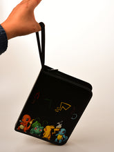 Lade das Bild in den Galerie-Viewer, Stabile Pokemon Sammel Karten Schutz Tasche für 200 oder 400 Karten kaufen