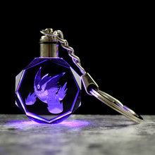 Lade das Bild in den Galerie-Viewer, Pokemon Kristall Anhänger mit 3D Effekt - viele Motive kaufen