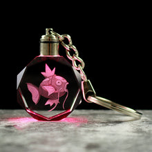 Lade das Bild in den Galerie-Viewer, Pokemon Kristall Anhänger mit 3D Effekt - viele Motive kaufen