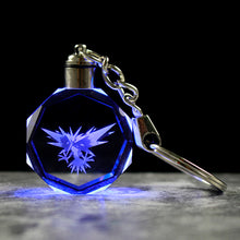 Lade das Bild in den Galerie-Viewer, Pokemon Kristall Anhänger mit 3D Effekt - viele Motive kaufen