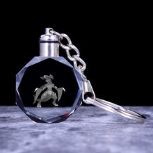 Lade das Bild in den Galerie-Viewer, Pokemon Kristall Anhänger mit 3D Effekt - viele Motive kaufen