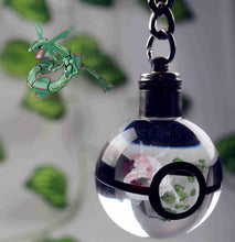 Lade das Bild in den Galerie-Viewer, Pokeball Anhänger mit Pokemon Motiven und Farbwechsel kaufen