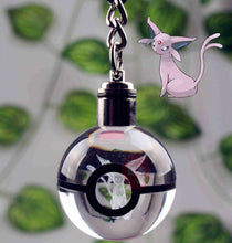 Lade das Bild in den Galerie-Viewer, Pokeball Anhänger mit Pokemon Motiven und Farbwechsel kaufen