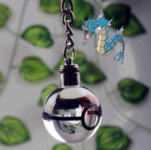 Lade das Bild in den Galerie-Viewer, Pokeball Anhänger mit Pokemon Motiven und Farbwechsel kaufen
