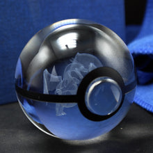 Lade das Bild in den Galerie-Viewer, Charizard Glurak Crystal Pokemon Go Ball mit 3D Effekt kaufen