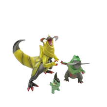 Lade das Bild in den Galerie-Viewer, Pokemon Figuren Set mit Milza Axew, Sharfax Fraxure und Maxax Haxorus (ca. 2-11cm)
