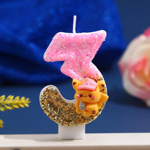 Lade das Bild in den Galerie-Viewer, Pinke Pikachu Glitter Kerze mit Jahreszahl für tolle Geburtstage
