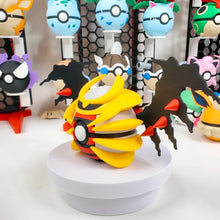 Lade das Bild in den Galerie-Viewer, Mewtu Mewtwo, Giratina oder Darkrai Poké Ball Pokémon Ball
