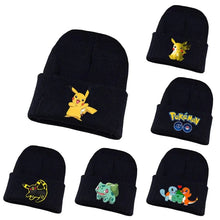 Cargue la imagen en el visor de la galería, los gorros de invierno de Pikachu y Pokémon con aspecto cómico
