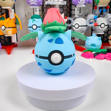 Lade das Bild in den Galerie-Viewer, Premium Pokeball in vielen Motiven Glumanda Charmander, Schiggy Squirtle, Bisasam Bulbasaur, Glurak uvm.
