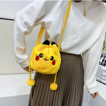 Lade das Bild in den Galerie-Viewer, Flauschige Pikachu Schultertasche
