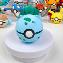 Lade das Bild in den Galerie-Viewer, Premium Pokeball in vielen Motiven Glumanda Charmander, Schiggy Squirtle, Bisasam Bulbasaur, Glurak uvm.

